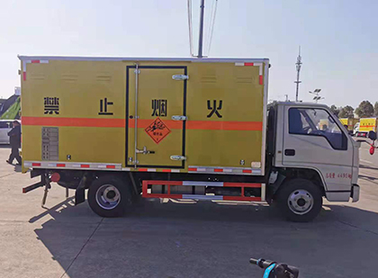 宁强爆破器材运输车工人安全操作规范与智能技术保障